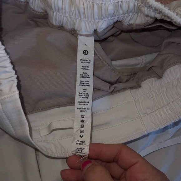 White lulu shorts - Picture 3 of 6